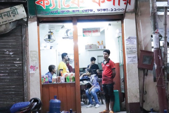 ক্যাফে কর্ণার : ৭০ বছর ধরে সফলভাবে চলমান পুরান ঢাকার এই রেস্তোরাঁ