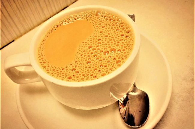 এক কাপ চা খেতে খেতে জেনে নিন চায়ের ইতিহাসটাও