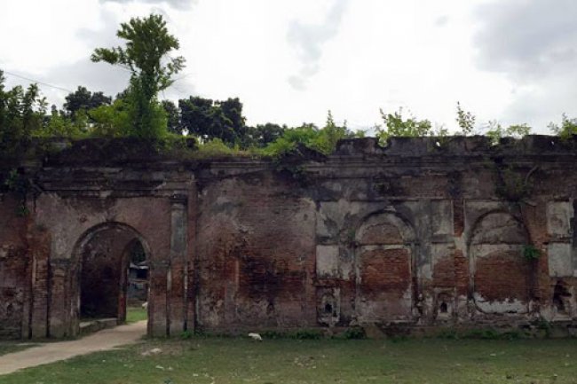 ব্রিটিশ আমলে তৈরি ঐতিহ্যবাহী প্রাচীন স্থাপনা নাওডাঙ্গার জমিদার বাড়ি