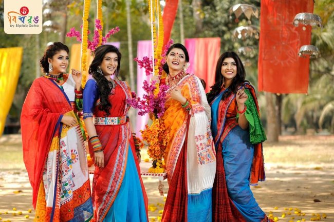 বিশ্বরঙ : বাংলাদেশের পোশাক এখন বিশ্বরঙে রঙিন