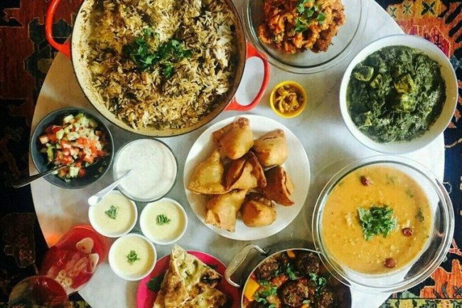 যুগ যুগ ধরে ঢাকার রাজপথের জনপ্রিয় সব খাবার