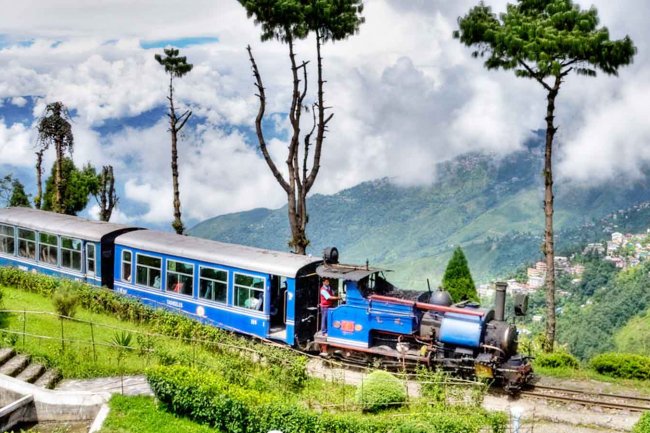 হিমালয় কন্যা দার্জিলিংয়ের স্পেশাল রেলওয়ে