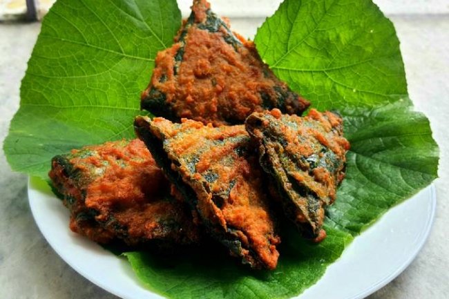 রসনামৃত : কুমড়ো পাতার ইলশে বড়া