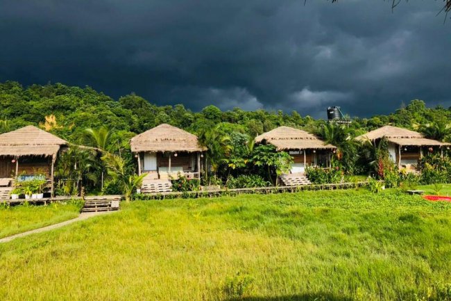 নান্দনিক মুন নেস্ট রিসোর্ট, কক্সবাজার