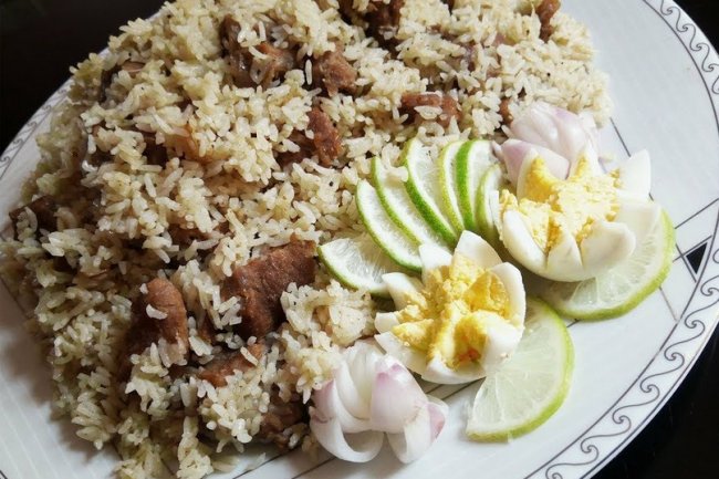 পুরান ঢাকার ঐতিহ্যবাহী হাজির বিরিয়ানি