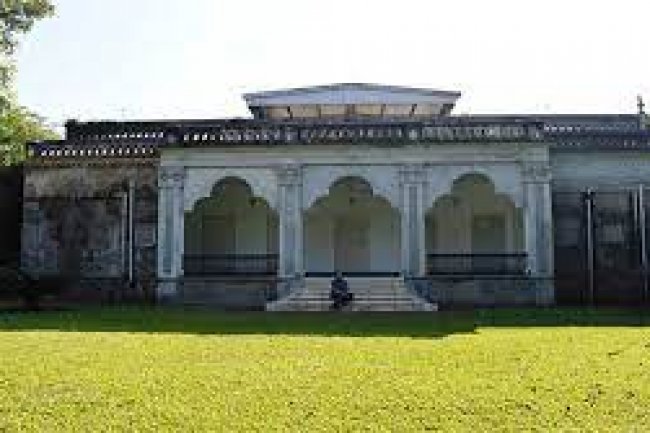 মনু মিয়ার জমিদার বাড়ি : সবুজেঘেরা নান্দনিক সৌন্দর্যের বাড়ি
