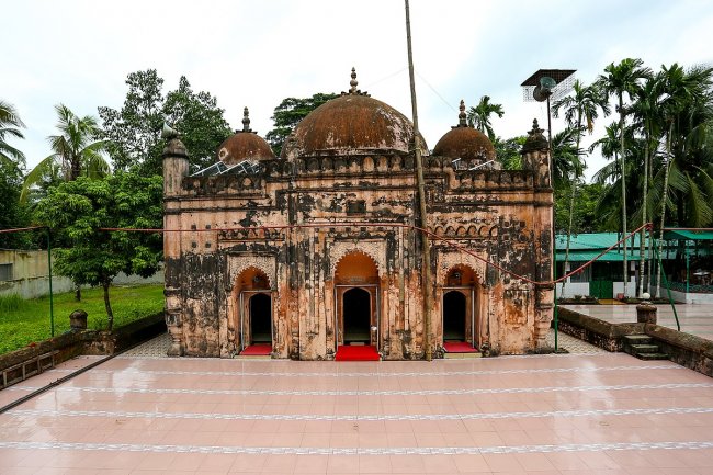 ৪৫০ বছর পূর্বে নির্মিত বখশী হামিদ মসজিদ : চট্টগ্রাম