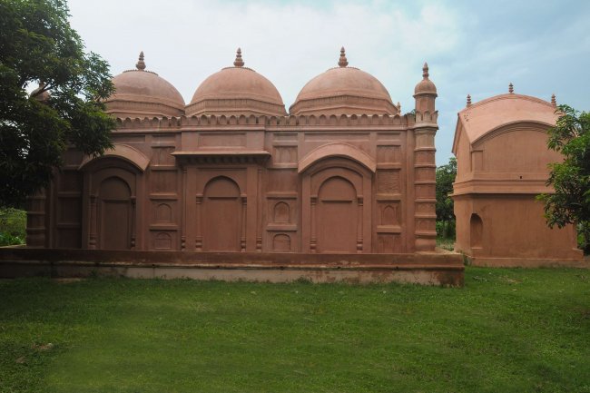 শৈল্পিক স্থাপত্যের কিসমত মারিয়া মসজিদ : রাজশাহী