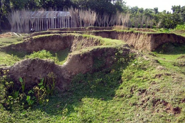 দমদম পীরের ঢিবি : যশোর