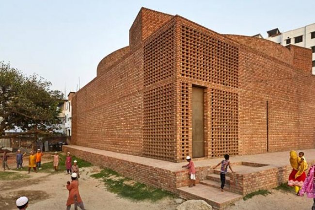 নান্দনিক স্থাপত্যের বায়তুর রউফ মসজিদ : ঢাকা