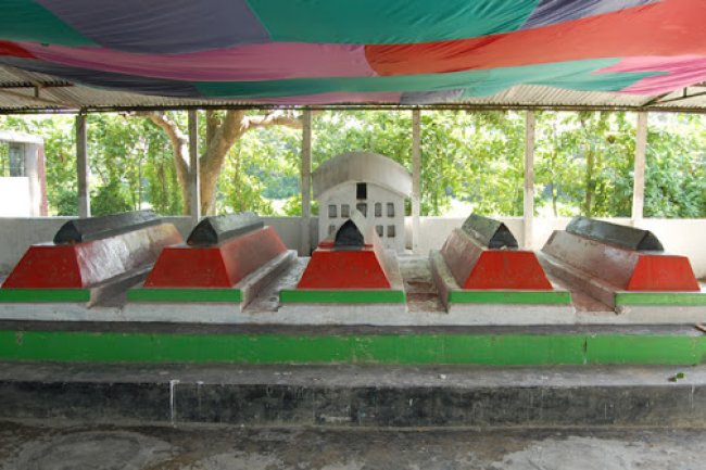 ঐতিহাসিক পাঁচ পীরের মাজার : বগুড়া
