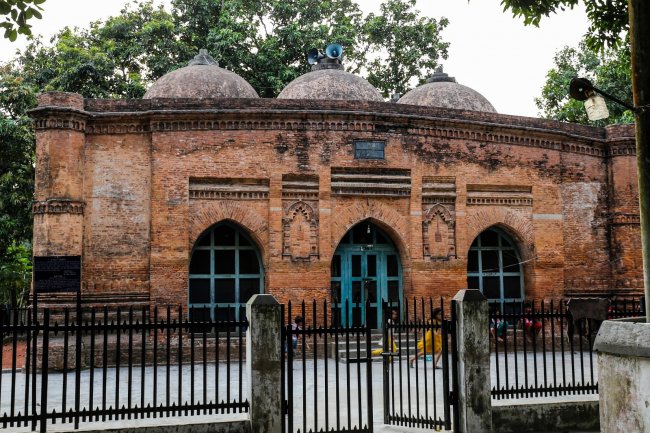 বাবা আদমের মাজার ও প্রখ্যাত দিঘী : আদমদিঘী, বগুড়া