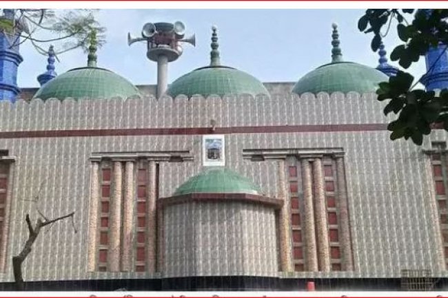 তিন গম্বুজ মসজিদ ও প্রাচীন কবর, চাঁদপুর